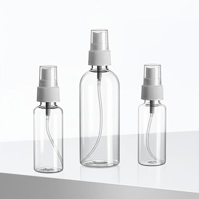 প্লাস্টিকের পাত্রে বোতল এবং স্প্রে পাম্প সহ সংরক্ষণ সহজ করা হয়েছে